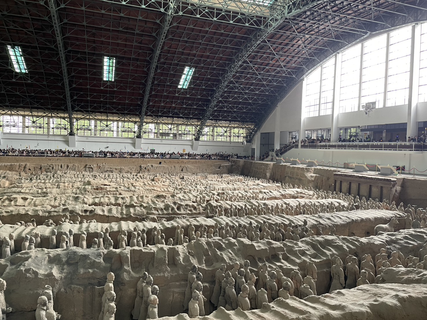 兵馬俑1号坑の全景