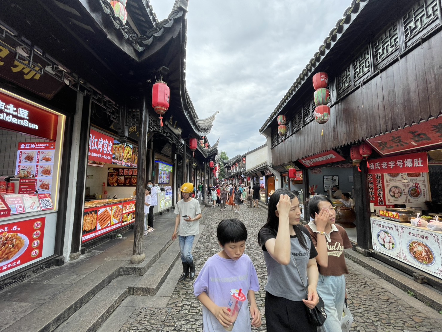 南翔古鎮の商店が並ぶメインストリート