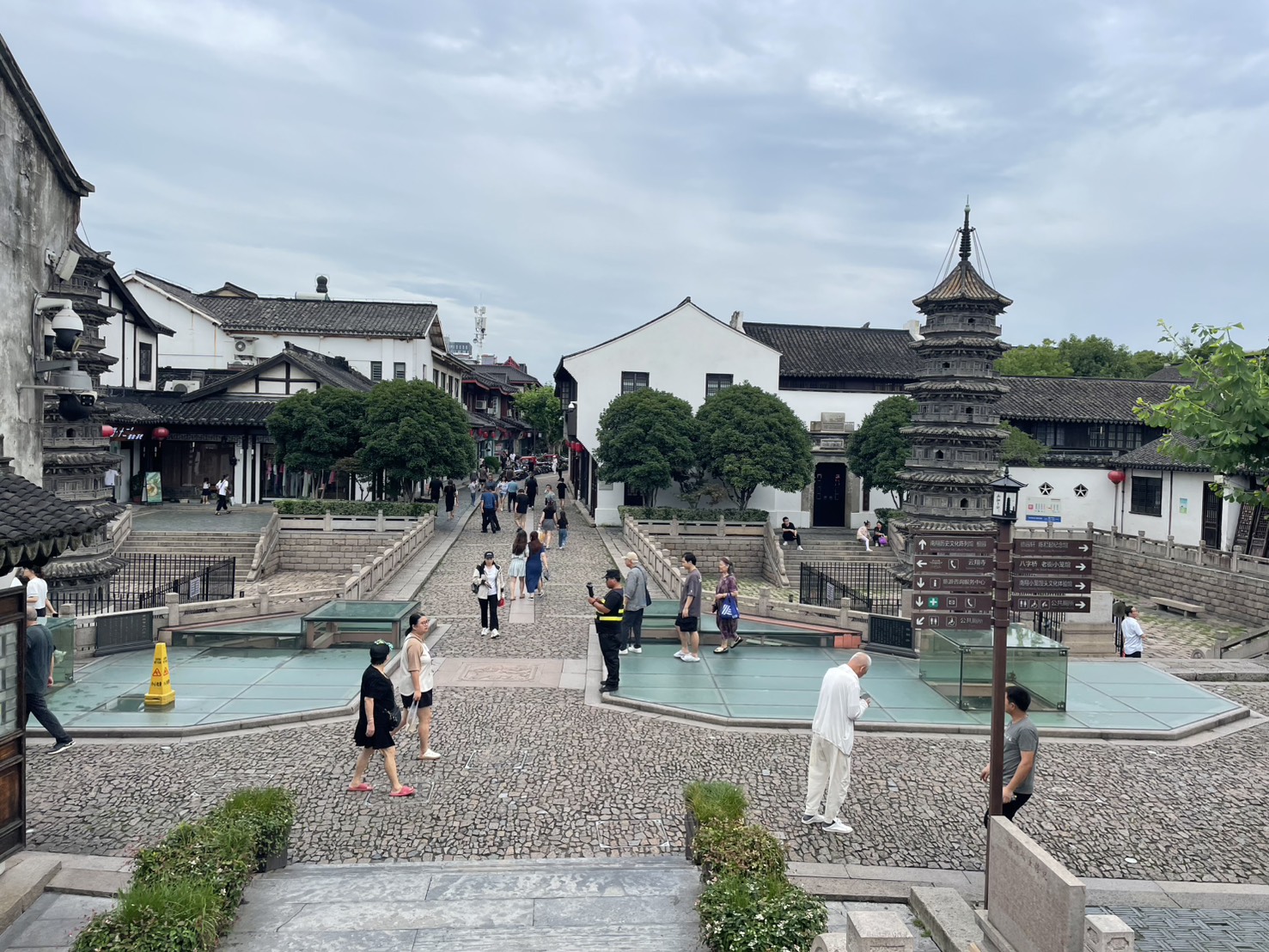 南翔古鎮の中心広場と南翔双塔