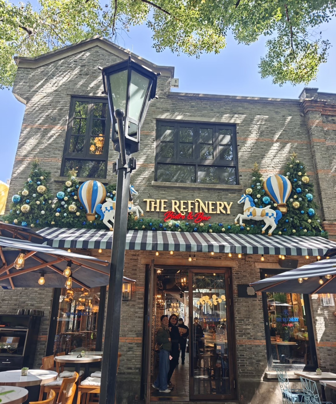 THE REFINERY Bistro & Bar の外観