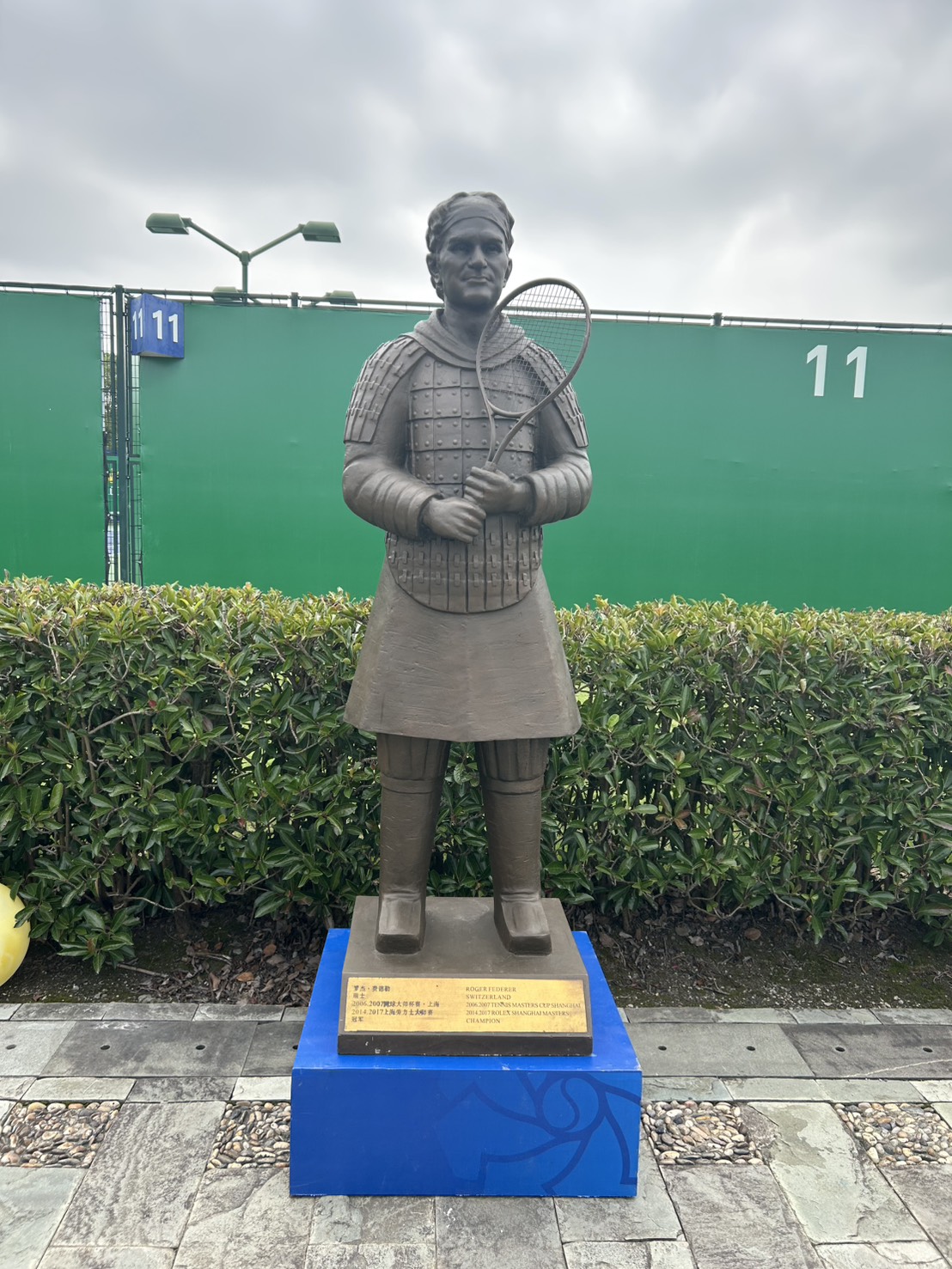 兵馬俑の姿をしたフェデラー像