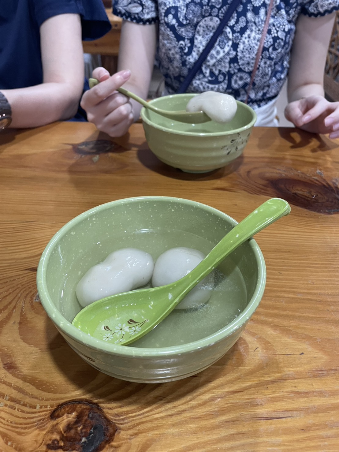 朱家角で食べたごま餡入りの湯圓